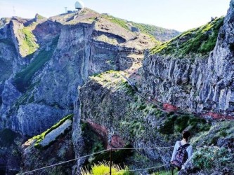 PR1 Vereda do Areeiro Hiking Trail in Madeira Island