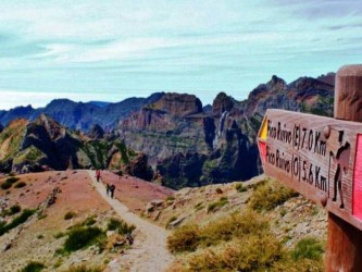 PR1 Vereda do Areeiro Hiking Trail in Madeira Island